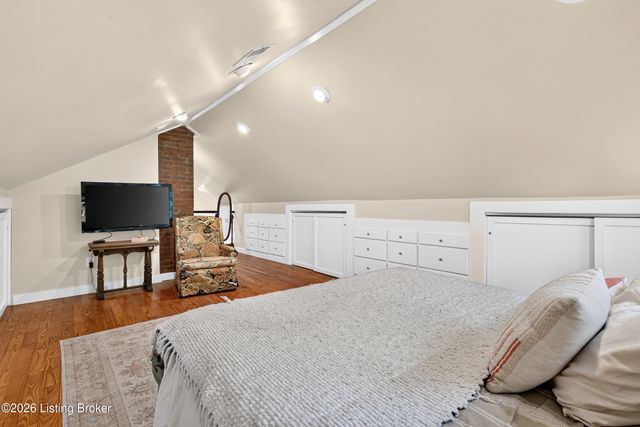 3700 Napanee Rd, Louisville, KY 40207