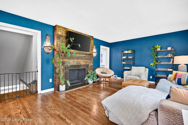 3700 Napanee Rd, Louisville, KY 40207