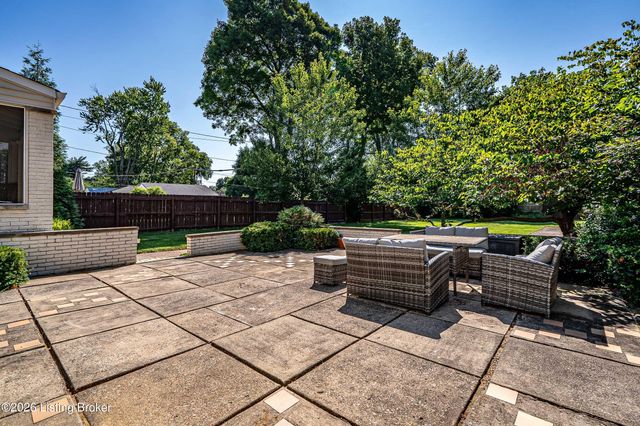 3700 Napanee Rd, Louisville, KY 40207