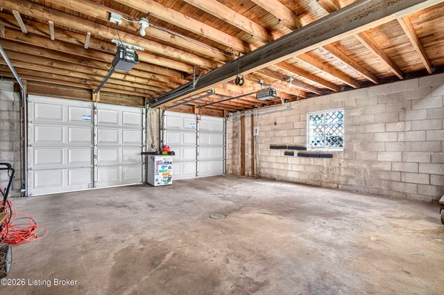 3700 Napanee Rd, Louisville, KY 40207