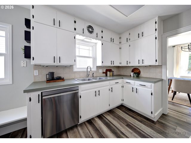1415 N BALDWIN St, Portland, OR 97217