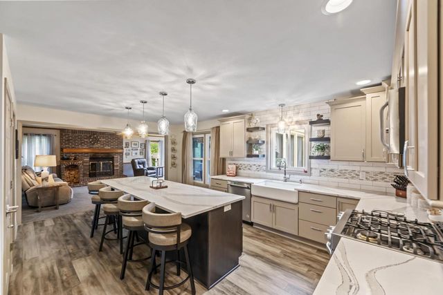 W326S7350 Cabriolet COURT, Mukwonago, WI 53149