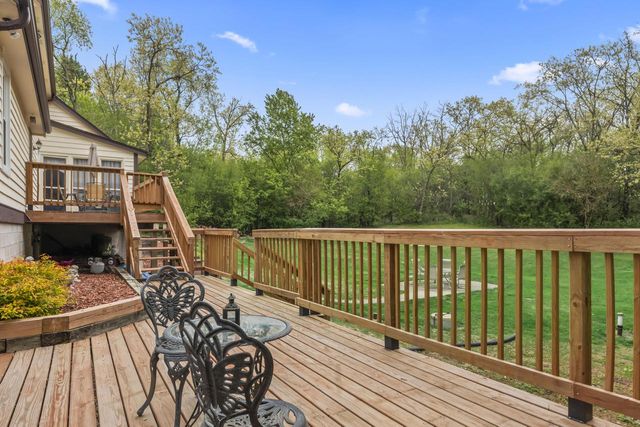 W326S7350 Cabriolet COURT, Mukwonago, WI 53149