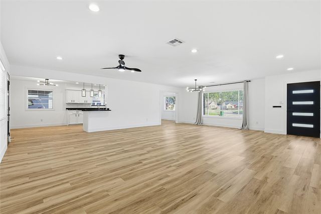 4903 Candleglow Drive, Houston, TX 77018