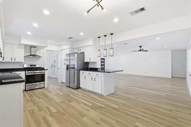 4903 Candleglow Drive, Houston, TX 77018