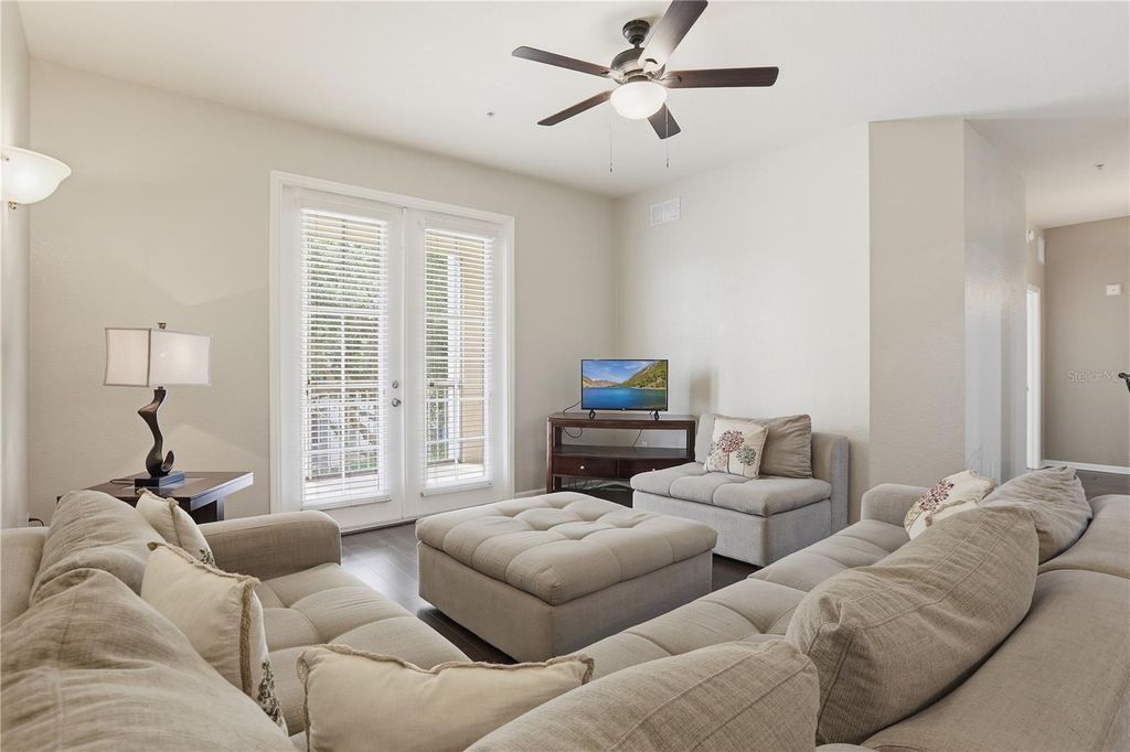 Image 11 of property listing at 3001 LAUREL RUN LANE 204, Kissimmee, FL 34741
