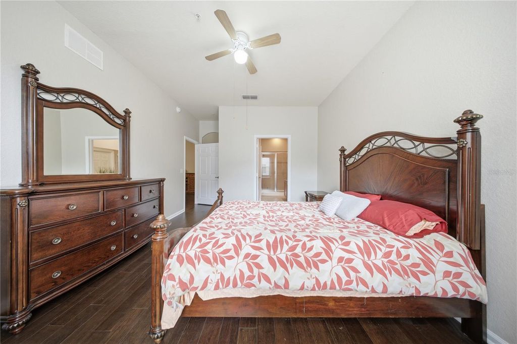 Image 18 of property listing at 3001 LAUREL RUN LANE 204, Kissimmee, FL 34741