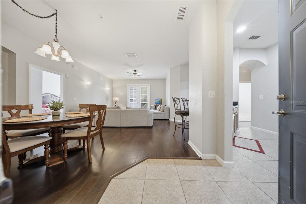 Image 3 of property listing at 3001 LAUREL RUN LANE 204, Kissimmee, FL 34741
