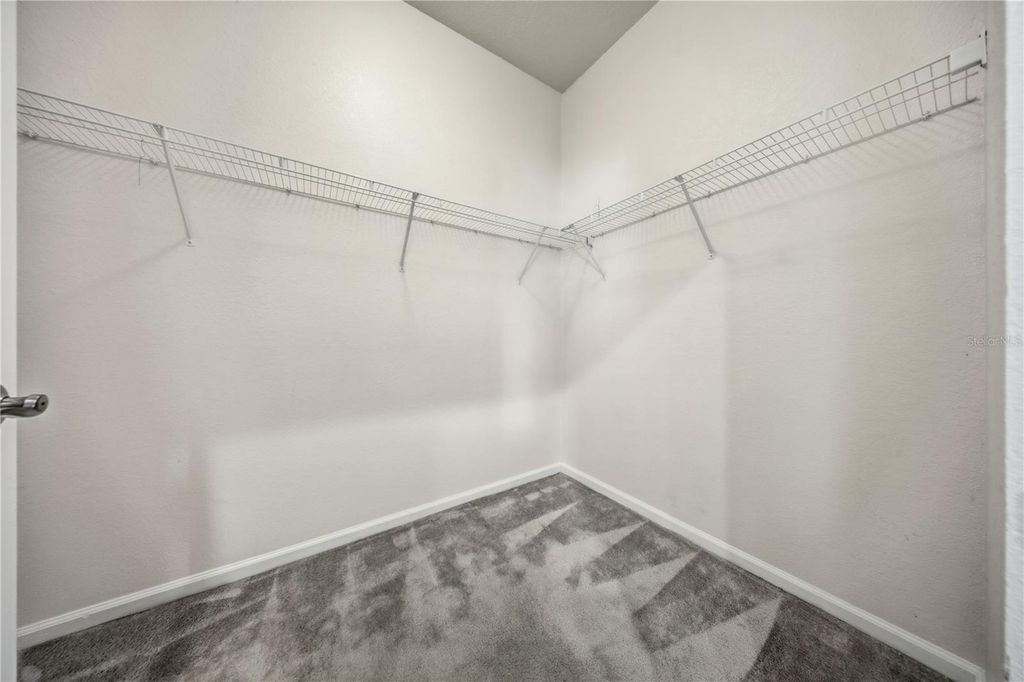 Image 21 of property listing at 3001 LAUREL RUN LANE 204, Kissimmee, FL 34741