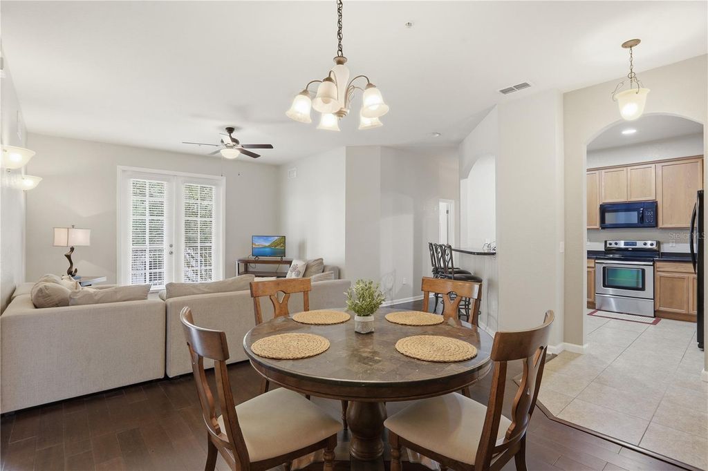 Image 5 of property listing at 3001 LAUREL RUN LANE 204, Kissimmee, FL 34741