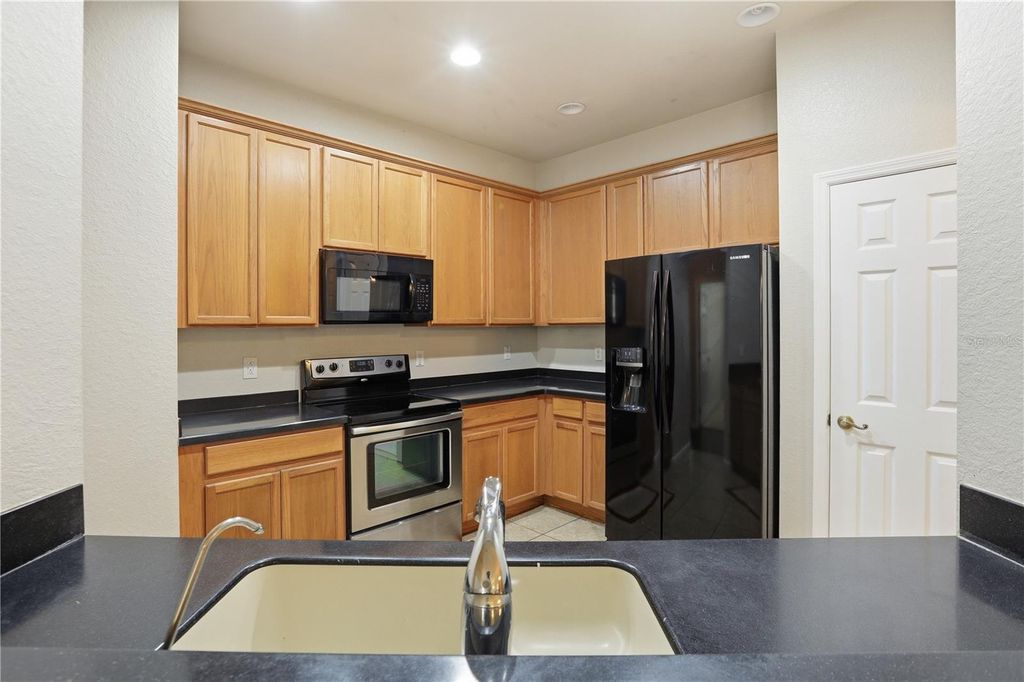 Image 8 of property listing at 3001 LAUREL RUN LANE 204, Kissimmee, FL 34741
