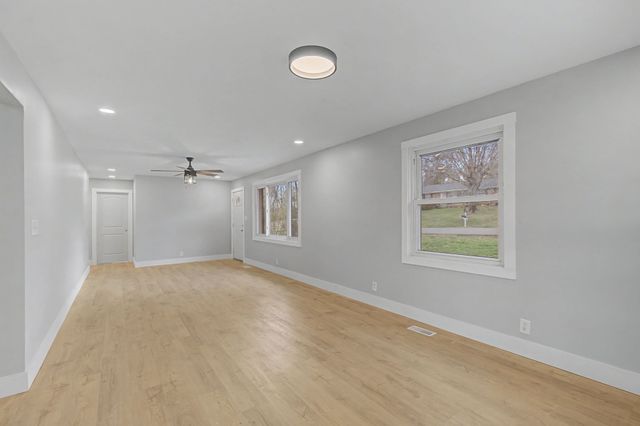 534 Rosewood Dr, Clarksville, TN 37043