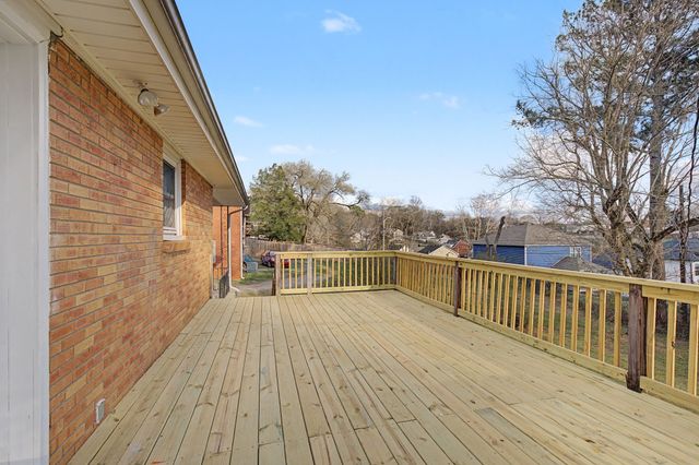 534 Rosewood Dr, Clarksville, TN 37043