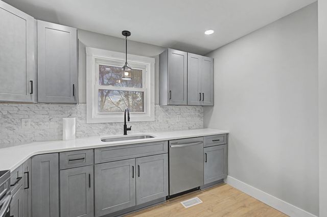 534 Rosewood Dr, Clarksville, TN 37043