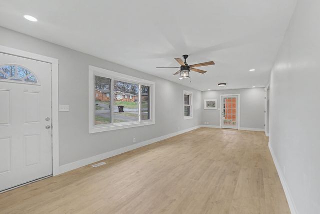 534 Rosewood Dr, Clarksville, TN 37043