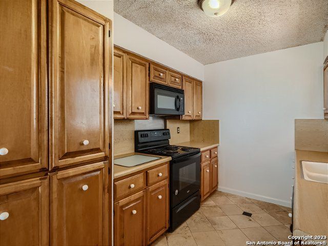 13806 Brays Forest, San Antonio, TX 78217