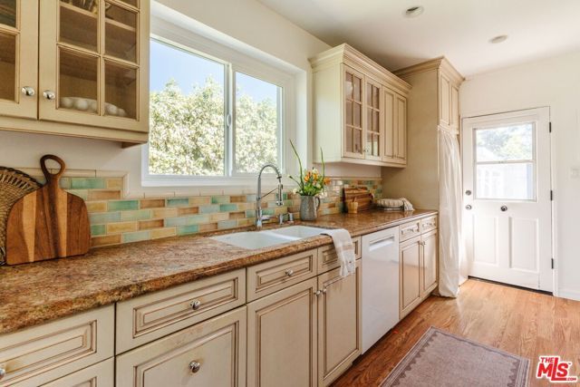 13932 Hamlin Street, Los Angeles, CA 91401