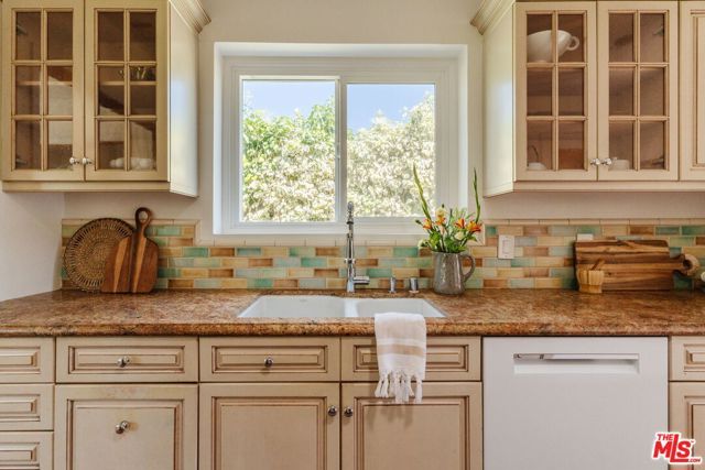 13932 Hamlin Street, Los Angeles, CA 91401