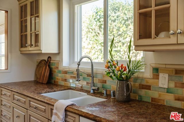 13932 Hamlin Street, Los Angeles, CA 91401