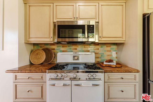 13932 Hamlin Street, Los Angeles, CA 91401