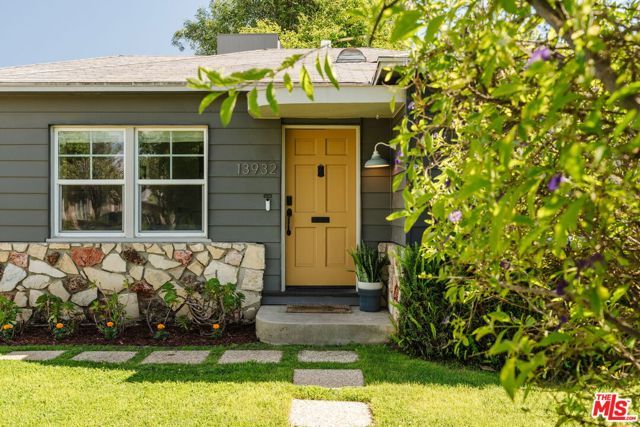 13932 Hamlin Street, Los Angeles, CA 91401