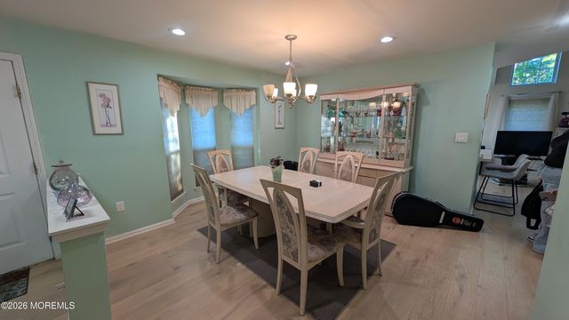 10 Beacon Court, Holmdel, NJ 07733