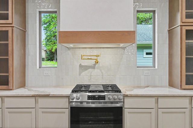 13962 Dolphin Drive, Willis, TX 77318