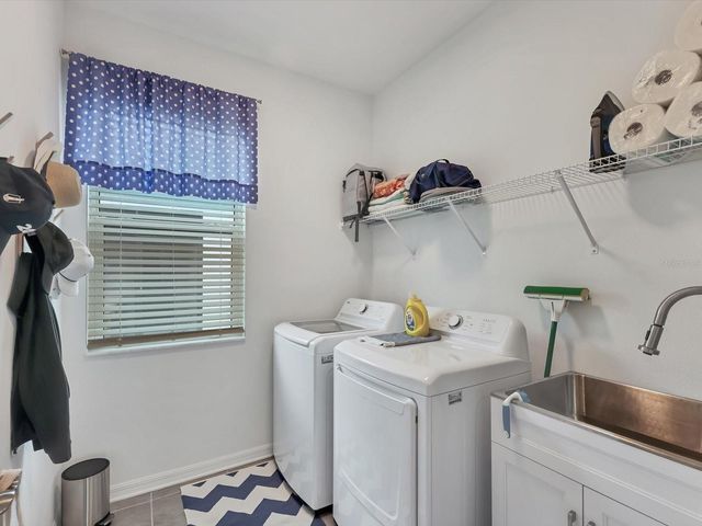 7724 SALOON LANE, Sarasota, FL 34240