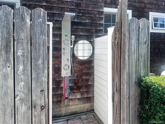 5765 Bergen Avenue, Mattituck, NY 11952