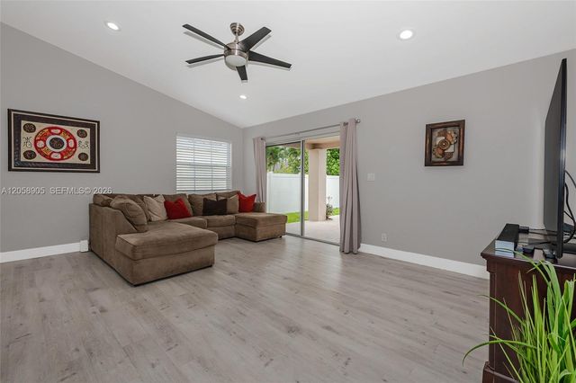 945 NW 202nd Ave, Pembroke Pines, FL 33029