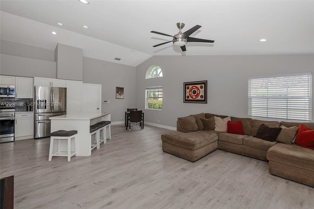 945 NW 202nd Ave, Pembroke Pines, FL 33029