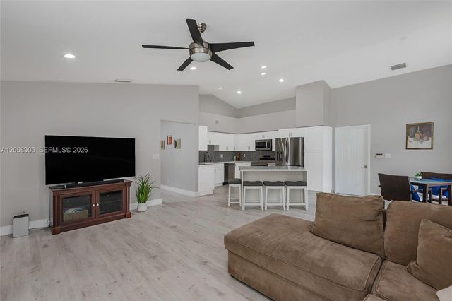 945 NW 202nd Ave, Pembroke Pines, FL 33029
