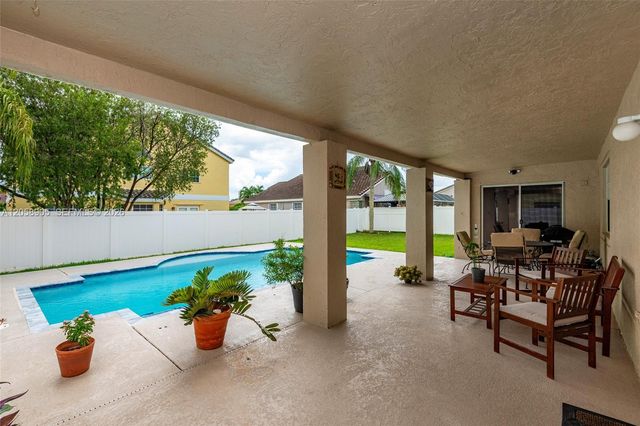 945 NW 202nd Ave, Pembroke Pines, FL 33029