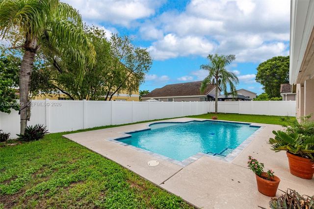 945 NW 202nd Ave, Pembroke Pines, FL 33029