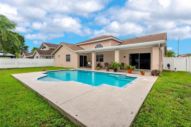 945 NW 202nd Ave, Pembroke Pines, FL 33029