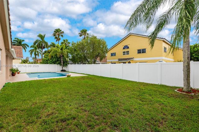 945 NW 202nd Ave, Pembroke Pines, FL 33029