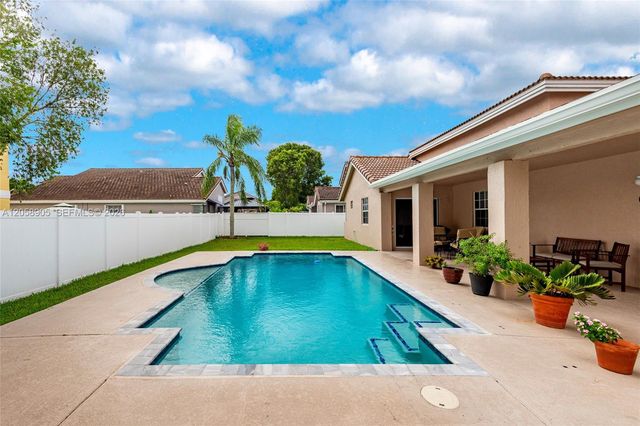 945 NW 202nd Ave, Pembroke Pines, FL 33029