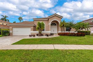 945 NW 202nd Ave, Pembroke Pines, FL 33029