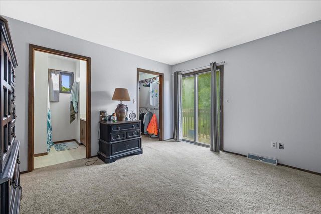 16312 W Coachlight DRIVE, New Berlin, WI 53151