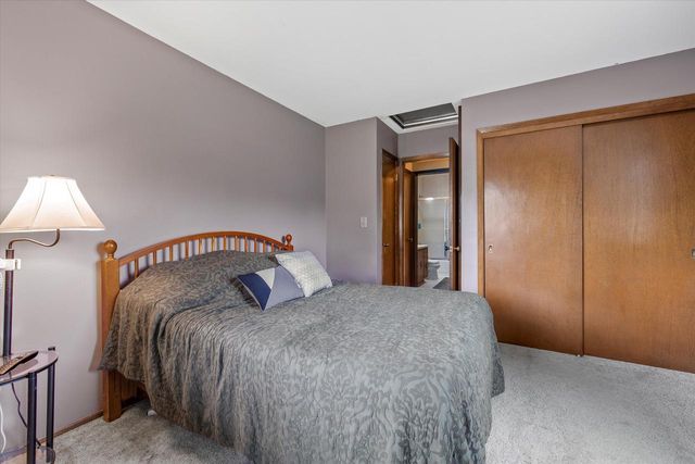 16312 W Coachlight DRIVE, New Berlin, WI 53151