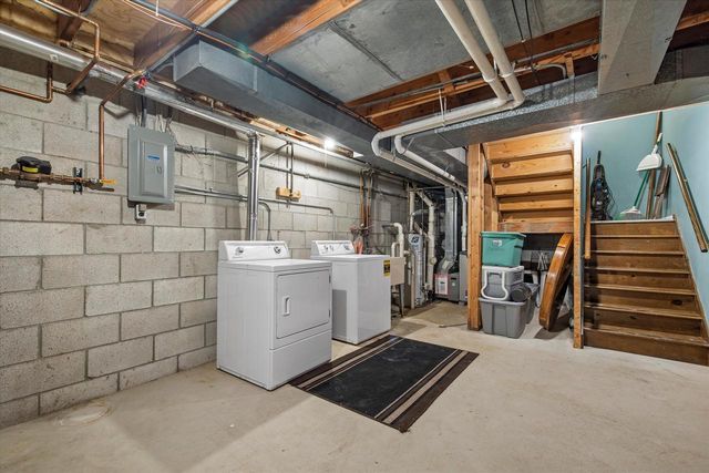 16312 W Coachlight DRIVE, New Berlin, WI 53151