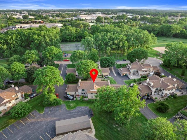 16312 W Coachlight DRIVE, New Berlin, WI 53151