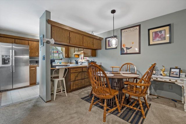 16312 W Coachlight DRIVE, New Berlin, WI 53151