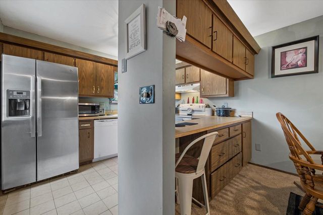 16312 W Coachlight DRIVE, New Berlin, WI 53151