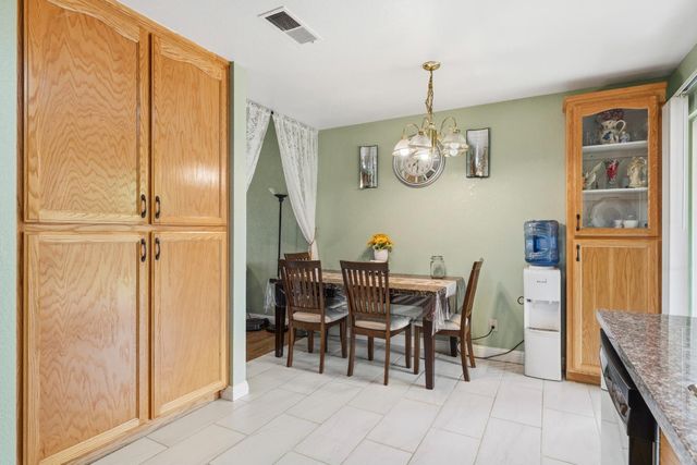 2376 Zinfandel Dr, Livingston, CA 95334