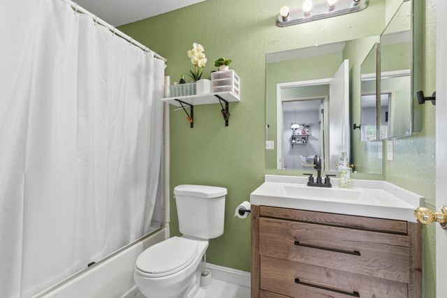 2376 Zinfandel Dr, Livingston, CA 95334