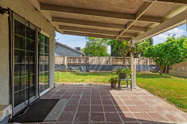 2376 Zinfandel Dr, Livingston, CA 95334