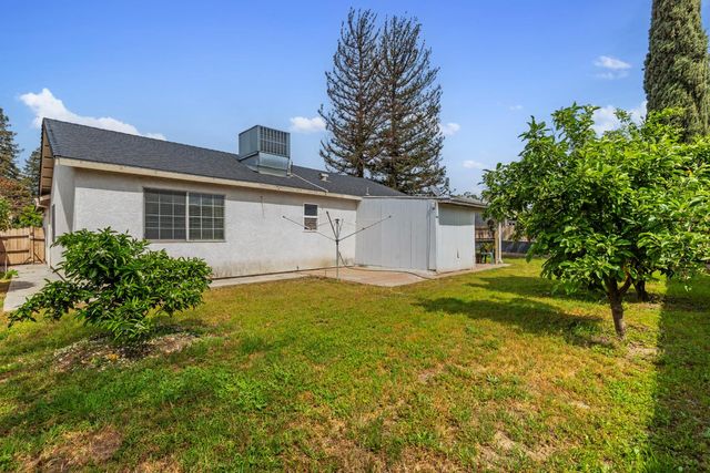 2376 Zinfandel Dr, Livingston, CA 95334