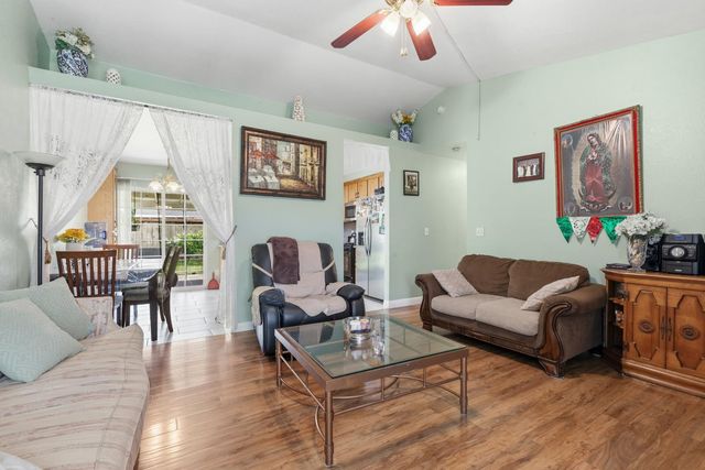 2376 Zinfandel Dr, Livingston, CA 95334