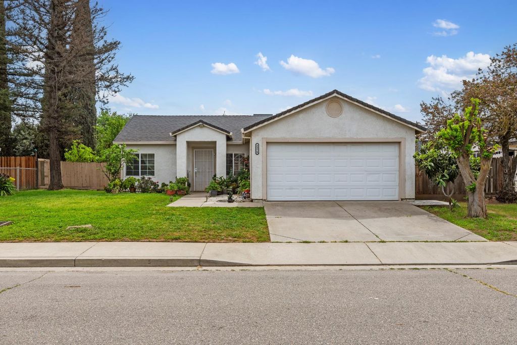 2376 Zinfandel Dr, Livingston, CA 95334